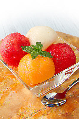 포토 JPG 해외이미지 음식 분홍색 과일 부분 디저트 수박 건강 씨앗 사람없음 빨간색 초록색 컬러풀 노란색 사각형 식사 샐러드 흰색 신선 그룹 사발 달콤 맛 멜론 민트 큐브 상쾌 유기농 슬라이스 꿀 내추럴 점심식사 숙성 핸드메이드 해외202004 해외포토 도형 식물 웰빙 감정 컬러 컨셉 사기그릇 허브 파일형식 이미지허브