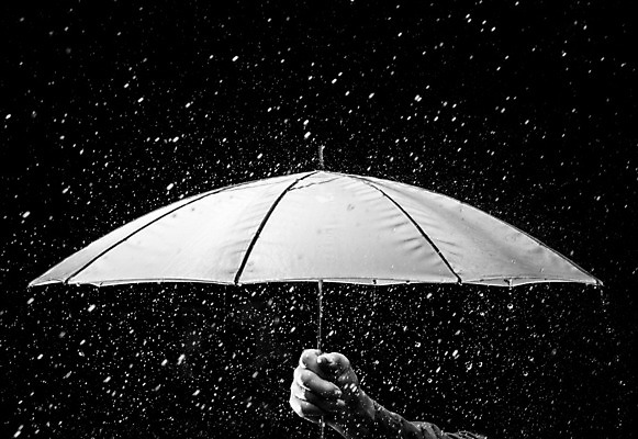 포토 JPG 해외이미지 손 계절 컨셉 우산 자연 날씨 사람 사람없음 야외 물 검은색 어둠 회색 젖음 덮개 가을 흰색 잡기 분위기 붓기 떨어짐 보호 빗방울 방패 샤워실 해외202004 해외포토 자연요소 컬러 모션 신체부위 뚜껑 비_날씨 생태계 샤워시설 파일형식 이미지허브