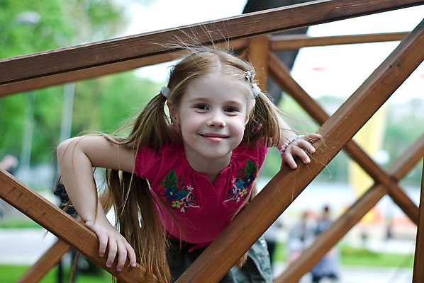 포토 JPG 해외이미지 백인 여자 얼굴 어린이 자연 한명 사람 봄 작음 해외202004 해외포토 서양인 1 계절 신체부위 크기 생태계 파일형식 이미지허브