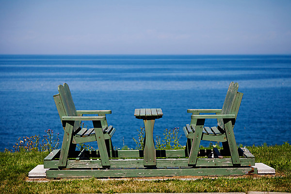 포토 JPG 해외이미지 유럽 바다 벤치 의자 탁자 하늘 휴가 휴식 앉기 사람없음 야외 목재 초록색 태양 평화 맑음 침묵 프랑스 지중해 그네 장면 남쪽 프랑스어 대칭 옛날 노화 해외202004 해외포토 자연요소 나무 문자 나라 컬러 가구 컨셉 재료 모션 날씨 소리 방향 파일형식 이미지허브