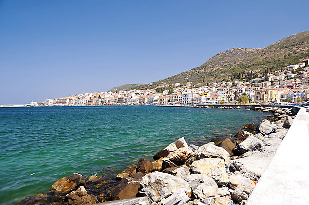 포토 JPG 해외이미지 섬 여행 휴가 사람없음 물 도시풍경 컬러풀 항구 도시 어선 보트 지중해 그리스 타운 그리스인 두더지 해외202004 해외포토 자연요소 서양인 유럽 바다 컬러 배_교통 교통시설 풍경 파일형식 이미지허브