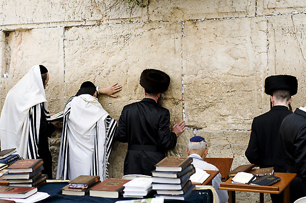 포토 JPG 해외이미지 전통 종교 문화 벽 중동 휴가 부활절 이집트 인종 사람없음 책 검은색 성경 자유 바위 흰색 기도 축하 사찰 예수 두루마리 충돌 편지 전쟁 신성 유대인 동쪽 숭배 예루살렘 유월절 유태교 이스라엘 캡모자 해외202004 해외포토 모자_잡화 기념일 나라 컬러 컨셉 종교용품 종교건축 아프리카 사람 신_종교 방향 서아시아 파일형식 이미지허브