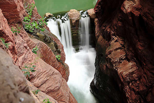 포토 JPG 해외이미지 여행 자국 모션 사람없음 물 파란색 계곡 중국 힘 폭포 흐름 개울 실크 상쾌 느림 블러 지질 지질학 효과 해외202004 해외포토 자연요소 교육 감정 아시아 컬러 컨셉 자연 강 직물 파일형식 이미지허브