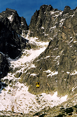포토 JPG 해외이미지 스포츠 겨울 자동차 자연 휴가 산 풍경 사람없음 물 곤돌라 오르기 리프트 오르막 해외202004 해외포토 자연요소 계절 육상교통 모션 생태계 파일형식 이미지허브