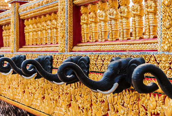 포토 JPG 해외이미지 동물 전통 외관 아시아 종교 문화 조각 여행 건축양식 포유류 태국 코끼리 미술 동양인 사람없음 빨간색 조각상 검은색 흰색 사찰 황금 묘사 질감 시멘트 천연기념물 옛날 파멸 스타일 해외202004 해외포토 건축 나라 컬러 컨셉 종교건축 문화예술 인종 조형물 파일형식 소멸 이미지허브