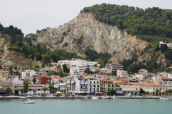 포토 JPG 해외이미지 바다 섬 여행 자연 하늘 휴가 휴식 풍경 사람없음 야외 초록색 물 여름 파란색 관광지 뜨거움 투명 지중해 그리스 암초 이국적 해외202004 해외포토 자연요소 계절 유럽 컬러 컨셉 생태계 파일형식 이미지허브