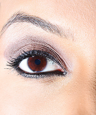 포토 JPG 해외이미지 응시 여자 사람 사람없음 눈동자 묘사 시력 비전 노려봄 아이라이너 디테일 해외202004 해외포토 시선 표정 눈_신체부위 파일형식 이미지허브