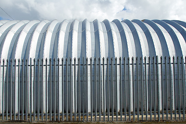 포토 JPG 해외이미지 구름 산업 길 건축양식 난간 하늘 지붕 사람없음 야외 건물 금속 공학 알루미늄 해외202004 해외포토 자연요소 건축물 교육 건축 재질 파일형식 이미지허브