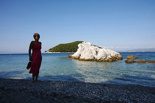 포토 JPG 해외이미지 바다 섬 자연 하늘 휴가 한명 야외 물 태양 그늘 해외202004 해외포토 자연요소 1 사람 생태계 파일형식 이미지허브