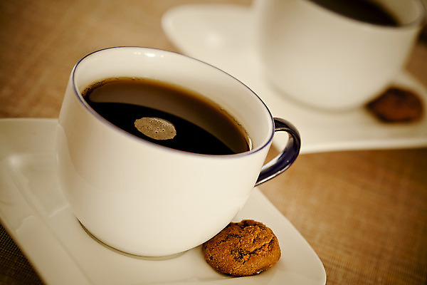 포토 JPG 해외이미지 커피 음료 사람없음 컵 파란색 갈색 쿠키 검은색 흰색 달콤 따뜻한음료 해외202004 해외포토 식기 컬러 디저트 맛 파일형식 이미지허브