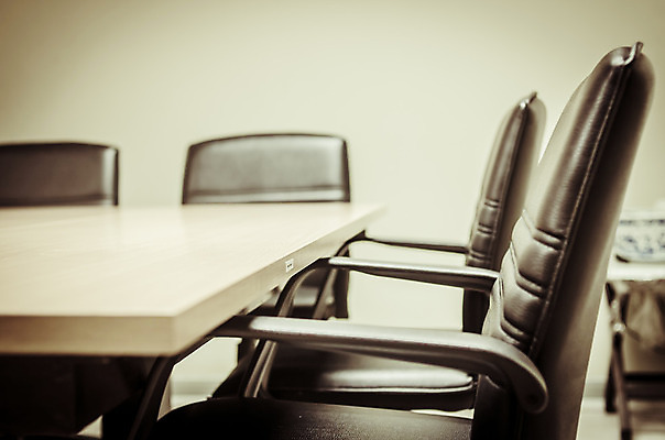 포토 JPG 해외이미지 직업 가구 의자 회사 비즈니스 창문 탁자 회의 직장 실내 사람없음 내부 목재 금융 빛 사무실 문 검은색 힘 방 만남 흰색 업무 발표 우아함 토론 회의실 상업 탱크 경영 해외202004 해외포토 나무 컬러 생활용품 컨셉 재료 경제 작업 파일형식 이미지허브