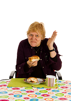 포토 JPG 해외이미지 여자 행복 커피 음료 빵 탁자 아침 건강 한명 식사 머그컵 흰색 신문 뉴스 아침식사 먹기 혼자 해외202004 해외포토 주간 1 감정 음식 컬러 가구 모션 사람 간행물 컵 파일형식 이미지허브