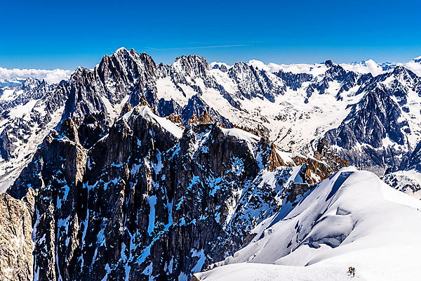 포토 JPG 해외이미지 구름 계절 유럽 여행 백그라운드 겨울 자연 하늘 휴가 스키 산 파노라마 풍경 사람없음 야외 가로 파란색 얼음 추위 프랑스 흰색 고급 역 정상 고도 스위스 빙하 알프스 장면 프랑스어 샤모니 절정 해외202004 해외포토 자연요소 문자 나라 컬러 컨셉 교통시설 겨울스포츠 촬영기법 생태계 파일형식 이미지허브