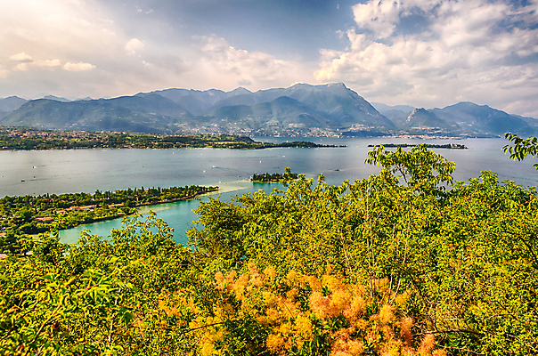 포토 JPG 해외이미지 유럽 호수 섬 여행 자연 하늘 휴가 산 파노라마 풍경 사람없음 물 파란색 하이앵글 이탈리아 언덕 그림 수평선 해외202004 해외포토 자연요소 나라 뷰포인트 컬러 촬영기법 생태계 파일형식 이미지허브