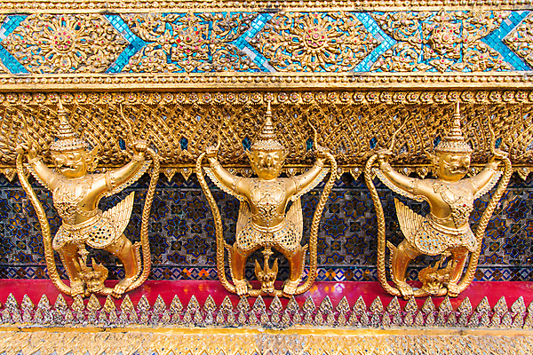 포토 JPG 해외이미지 전통 아시아 종교 문화 선 벽 조각 여행 불교 건축양식 태국 조류 미술 동양인 사람없음 건물 장식 조각상 여행객 금속 궁전 발코니 사찰 영혼 역사 황금 악마 심볼 방콕 에메랄드 동쪽 옛날 해외202004 해외포토 동물 건축물 건축 나라 고건축 종교건축 재질 문화예술 사람 인종 조형물 보석 방향 파일형식 이미지허브