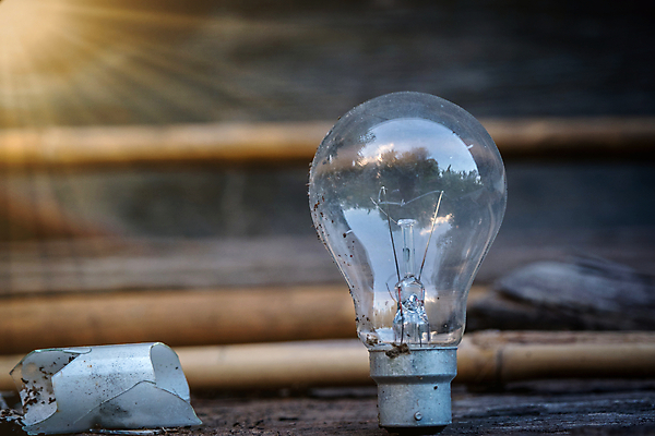 포토 JPG 해외이미지 전구 자연 유리 불꽃 조명 병원 창조 사람없음 물 빛 햇빛 스크린 얼음 힘 방 에너지 램프 손전등 뜨거움 폐기물 테두리 캔버스 스포트라이트 발명 옛날 지능 텅스텐 필라멘트 효율 주도 해외202004 해외포토 자연요소 컨셉 의학 재질 불 태양 예절 원소 쓰레기 생태계 파일형식 이미지허브