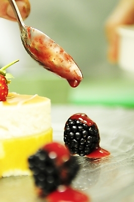 포토 JPG 해외이미지 음식 과일 디저트 쟁반 요리 사람없음 주방 요리사 식사 저녁식사 달콤 준비 만들기 제빵사 페스츄리 해외202004 해외포토 직업 빵 모션 맛 파일형식 이미지허브