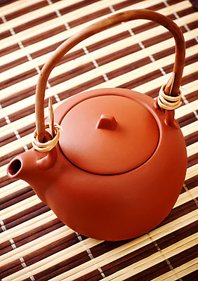 포토 JPG 해외이미지 1 전통 그릇 식기 접시 조각 오렌지 주전자 손잡이 서기 사람없음 목재 갈색 노란색 중국 줄무늬 기구 도자기 냄비 정상 찻주전자 대나무 싱글 냅킨 점토 백자 해외202004 해외포토 나무 아시아 컬러 무늬 과일 재료 모션 주방용품 솥 파일형식 이미지허브