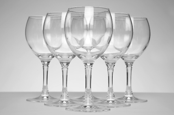 포토 JPG 해외이미지 그릇 백그라운드 와인잔 유리 사람없음 식당 와인 침묵 흰색 바 액체 닫기 오브젝트 함선 유리그릇 노려봄 양발 해외202004 해외포토 식기 컬러 배_교통 술잔 모션 재질 주류 표정 상점 소리 파일형식 이미지허브