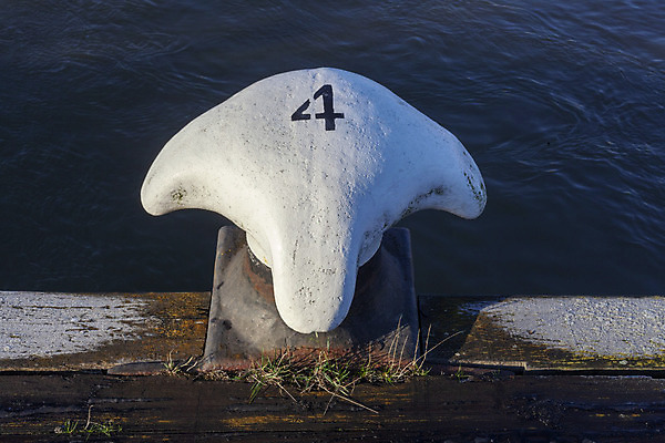 포토 JPG 해외이미지 디자인 산업 도로 길 선 밧줄 바다 여행 백그라운드 건축양식 교통시설 거리 항해 안전 사람없음 야외 건물 물 금속 항구 장비 회색 흰색 도시 보행로 보호 위험 철 보안 포트 옛날 제어 철강 콘크리트 해외202004 해외포토 자연요소 건축물 건축 줄 컬러 교통 컨셉 배_교통 재질 시설 파일형식 이미지허브