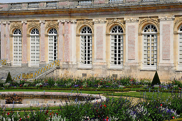 포토 JPG 해외이미지 외관 건축양식 사람없음 건물 궁전 프랑스 기둥 역사 대리석 베르사유 해외202004 해외포토 건축물 건축 유럽 고건축 재료 파리_프랑스 파일형식 이미지허브
