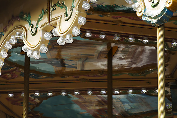 포토 JPG 해외이미지 공원 행복 포즈 모션 놀이 휴가 휴식 사람없음 야외 파란색 컬러풀 축제 활발 기쁨 놀이공원 바퀴 원형 승차 서커스 속도 흥분 회전목마 공평 테마 해외202004 해외포토 도형 공공시설 감정 컬러 컨셉 테마파크 놀이기구 파일형식 이미지허브