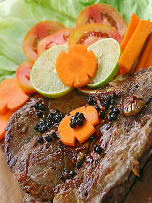 포토 JPG 해외이미지 음식 빵 토마토 채소 부분 탁자 근육 뼈 마늘 육류 스테이크 요리 사람없음 빨간색 식당 저녁식사 샐러드 소고기 지성 신선 그릴 바비큐 자르기 레몬 허리 향신료 준비 매움 햄 날것 슬라이스 라임 향료 후추 판 말뚝 T 단백질 해외202004 해외포토 알파벳 컬러 가구 과일 식재료 모션 주방용품 서양음식 신체부위 상점 식사 맛 향기 냄새 영양소 향미료 파일형식 이미지허브