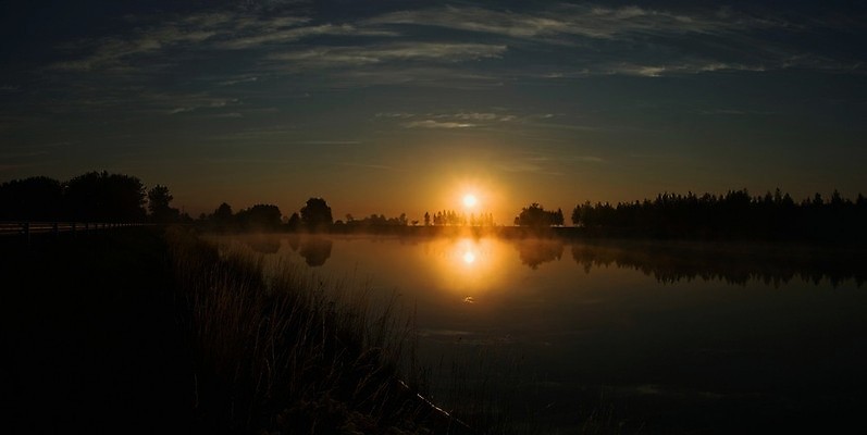포토 JPG 해외이미지 나무 구름 공원 호수 물결 파도 오렌지 자연 하늘 아침 날씨 휴식 파노라마 풍경 사람없음 야외 빨간색 물 파란색 빛 강 햇빛 태양 반사 일출 침묵 황혼 일몰 봄 새벽 가을 숲 장면 스카이라인 수평선 해외202004 해외포토 주간 자연요소 식물 계절 공공시설 바다 컬러 컨셉 과일 촬영기법 노을 소리 생태계 파일형식 이미지허브