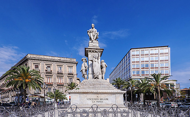 포토 JPG 해외이미지 남자 유럽 문화 음악 조각 여행 의자 건축양식 하늘 미술 앉기 사람없음 야외 파란색 조각상 숫자 우주 이탈리아 피규어 도시 클래식 기념물 천연기념물 오페라 작곡가 해외202004 해외포토 문자 건축 나라 컬러 가구 컨셉 모션 문화예술 사람 조형물 음악가 미니어처 파일형식 이미지허브