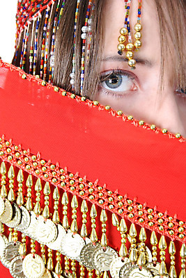 포토 JPG 해외이미지 백인 모델 여자 얼굴 줄 목걸이 갈색머리 한명 사람 10대 빨간색 파란색 연주자 댄서 흰색 표현 황금 은색 신비 수줍음 예술가 연예인 구슬장식 숨기 심각 특징 해외202004 해외포토 서양인 직업 1 헤어스타일 감정 컬러 컨셉 장신구 모션 청소년 신체부위 장식 음악가 구슬 파일형식 이미지허브