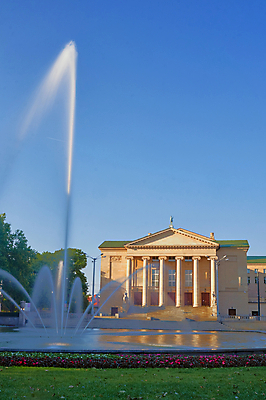 포토 JPG 해외이미지 나무 꽃 유럽 조각 건축양식 거리 사람없음 건물 물 계단 기둥 분수 폴란드 오페라 해외202004 해외포토 자연요소 식물 건축물 건축 나라 파일형식 이미지허브