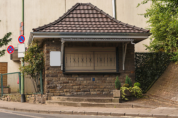 포토 JPG 해외이미지 통신 창문 거리 패스트푸드 사람없음 야외 판매 상점 칠판 하이킹 신문 갈증 기아 사인 기념품 소매 길가 정보매체 공급 중소기업 해외202004 해외포토 회사 레저 간행물 뉴스 인스턴트 사회이슈 오브젝트 파일형식 이미지허브
