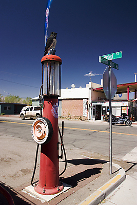 포토 JPG 해외이미지 도로 길 여행 자동차 하늘 휴가 거리 사람없음 파란색 미국 운전 사막 자유 수확 흰색 고속도로 6 심볼 사인 캘리포니아 애리조나 천국 루트 옛날 해외202004 해외포토 육상교통 컬러 컨셉 북아메리카 농업 교통시설 모션 숫자 파일형식 이미지허브