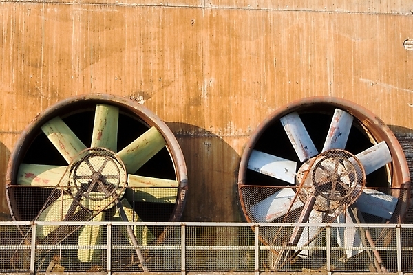 포토 JPG 해외이미지 식물 산업 벽 공장 사람없음 갈색 금속 장비 도시 바퀴 원형 기어 구식 썩음 옛날 카피스페이스 해외202004 해외포토 도형 컬러 공업 재질 공백 파일형식 이미지허브