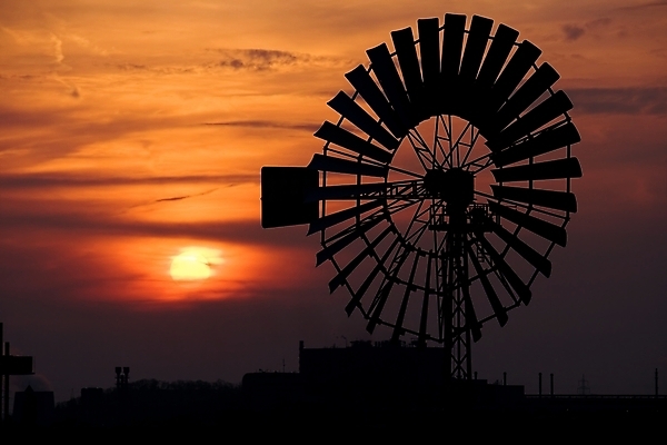 포토 JPG 해외이미지 구름 유럽 공장 하늘 바람 독일 굴뚝 사람없음 빨간색 도시풍경 일출 환경 검은색 일몰 새벽 풍차 에너지 도시 바퀴 매연 지구온난화 배기가스 해외202004 해외포토 자연요소 나라 컬러 공업 날씨 풍경 노을 환경오염 기후변화 파일형식 이미지허브