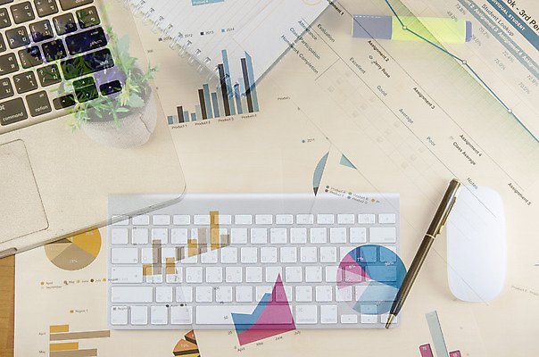 포토 JPG 해외이미지 직업 종이 비즈니스 탁자 직장 실내 사람없음 컴퓨터 사무실 우주 방 업무 책상 문서 해외202004 해외포토 가구 회사 내부 전자제품 작업 파일형식 이미지허브