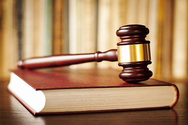 포토 JPG 해외이미지 근접촬영 사람없음 오브젝트 법 의사봉 재판 법전 해외202004 해외포토 뷰포인트 책 파일형식 이미지허브