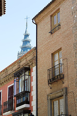 포토 JPG 해외이미지 유럽 벽 지붕 거리 주택 사람없음 빛 성당 교회 탑 어둠 세계문화유산 달 중세기사 중세 스페인 좁은 로마인 왕국 철강 해외202004 해외포토 자연요소 건축물 나라 종교건축 인종 건물 문화재 역사 파일형식 이미지허브