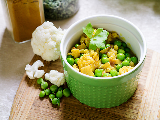 포토 JPG 해외이미지 식물 접시 채소 건강 사람없음 옆모습 정원 식사 저녁식사 성장 신선 그릴 낟알 허브 완두콩 레시피 카레 점심식사 작살 채식주의자 해외202004 해외포토 식기 음식 뷰포인트 주방용품 콩 채식 파일형식 이미지허브