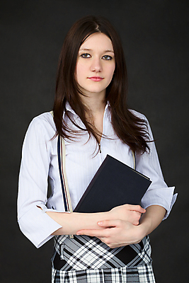 포토 JPG 해외이미지 손 여자 백그라운드 관리 한명 서기 사람 책 세로 검은색 흰색 만화 멜빵 해외202004 해외포토 1 잡화 컬러 모션 신체부위 파일형식 이미지허브