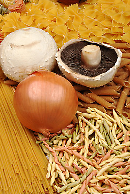 포토 JPG 해외이미지 음식 다이어트 토마토 채소 양파 파스타 건강 마늘 스파게티 요리 사람없음 식당 식사 저녁식사 버섯 먹기 국수 해외202004 해외포토 모션 서양음식 상점 면류 파일형식 이미지허브