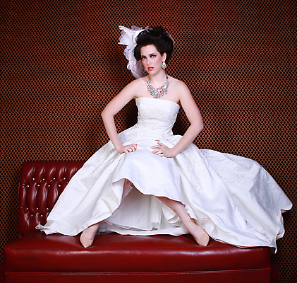 포토 JPG 해외이미지 백인 전통 드레스 여자 행복 결혼 백그라운드 신혼부부 결혼식 한명 유행 흰색 잡기 가운 행운 우아함 달콤 실크 순수 베일 정중 천진난만 해외202004 해외포토 서양인 1 부부 옷 감정 컬러 컨셉 모션 사람 이벤트 직물 맛 신혼 파일형식 이미지허브