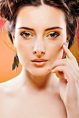 포토 JPG 해외이미지 백인 1 여자 컨셉 휴식 창조 한명 사람 성인 빨간색 햇빛 노란색 가을 우아함 만족 개성 유일 해외202004 해외포토 서양인 계절 감정 컬러 태양 파일형식 이미지허브