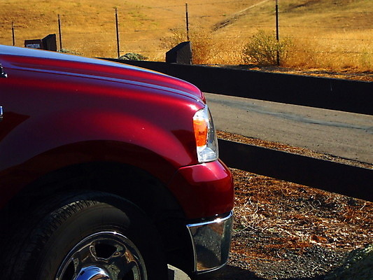 포토 JPG 해외이미지 산업 패턴 교통시설 자동차 사람없음 검은색 바퀴 주차 부식 질감 타이어 먼지 짐차 옛날 자동 해외202004 해외포토 육상교통 컬러 교통 무늬 시설 파일형식 이미지허브