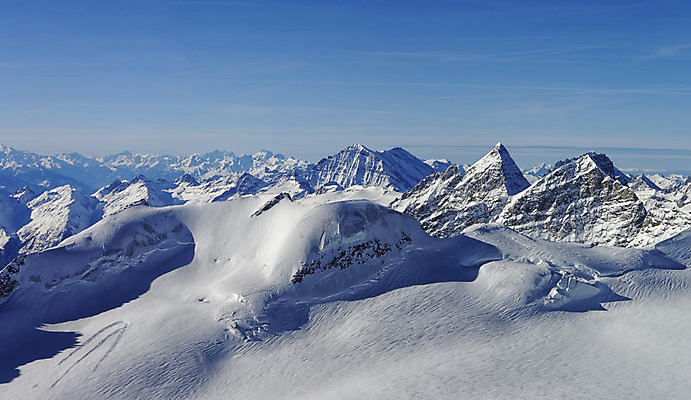 포토 JPG 해외이미지 겨울 하늘 산 파노라마 사람없음 파란색 햇빛 헬리콥터 스위스 산악지대 베른 절정 조감도 해외202004 해외포토 계절 유럽 컬러 비행기 촬영기법 태양 파일형식 이미지허브