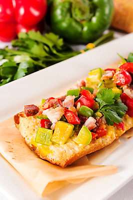 포토 JPG 해외이미지 커플 종이 빵 조각 채소 파프리카 패스트푸드 파슬리 샌드위치 육류 돼지고기 요리 사람없음 빨간색 초록색 컬러풀 식당 카페 샐러드 신선 맛 정크푸드 바게트 큼 잠수함 굽기 배고픔 크림 햄 슬라이스 깨 베이컨 후추 버터 프랑스어 폭식 전문 핸드메이드 후보 해외202004 해외포토 문자 음식 컬러 컨셉 식재료 관계 상점 조미료 인스턴트 크기 구이 향신료 파일형식 이미지허브