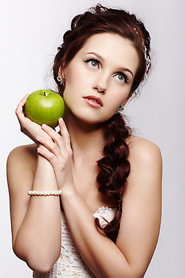 포토 JPG 해외이미지 백인 모델 라이프스타일 여자 유럽 얼굴 음식 다이어트 과일 팔찌 자연 건강 한명 사람 초록색 유행 회색 수확 흰색 신선 화려 맛 사과 복고 창백 바이오 스타일 해외202004 해외포토 서양인 1 나라 컬러 컨셉 농업 장신구 생활 신체부위 생태계 파일형식 이미지허브