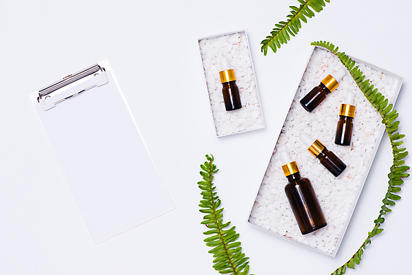 포토 JPG 해외이미지 잎 실내 사람없음 상자 하이앵글 화장품 흰배경 담기 서류판 앰플 에스테틱 목업 해외202004 해외포토 식물 뷰포인트 백그라운드 모션 내부 뷰티 사무용품 흰색 파일형식 이미지허브