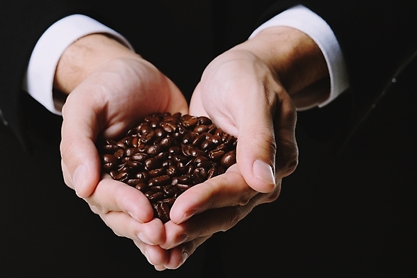 포토 JPG 해외이미지 손 디자인 커피 콩 사람 정장 사람없음 농작물 카페 수확 흰색 잡기 닫기 자루 카푸치노 에스프레소 고립 아라비카 엘리먼트 카페인 해외202004 해외포토 옷 음료 컬러 농업 모션 곡류 신체부위 상점 파일형식 이미지허브