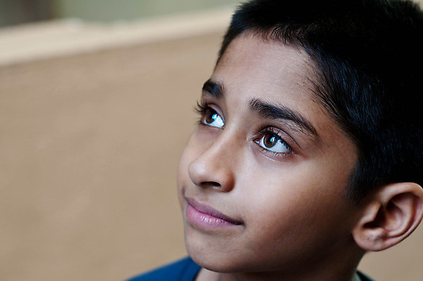 포토 JPG 해외이미지 1 학생 응시 남자 행복 아들 얼굴 어린이 남학생 한명 미소 사람 동양인 소년 청년 청춘 갈색 유치원 꿈 흰색 자녀 표현 최고 작음 인도인 손주 만족 긍정 개성 걸음마 천진난만 해외202004 해외포토 외국인 시선 교육 감정 컬러 컨셉 가족 모션 표정 인종 성인 신체부위 크기 파일형식 이미지허브